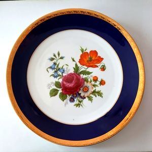 Guillen Flower Plate with gold trim